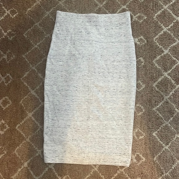 Wilfred Dresses & Skirts - Aritzia Wilfred Pencil Skirt